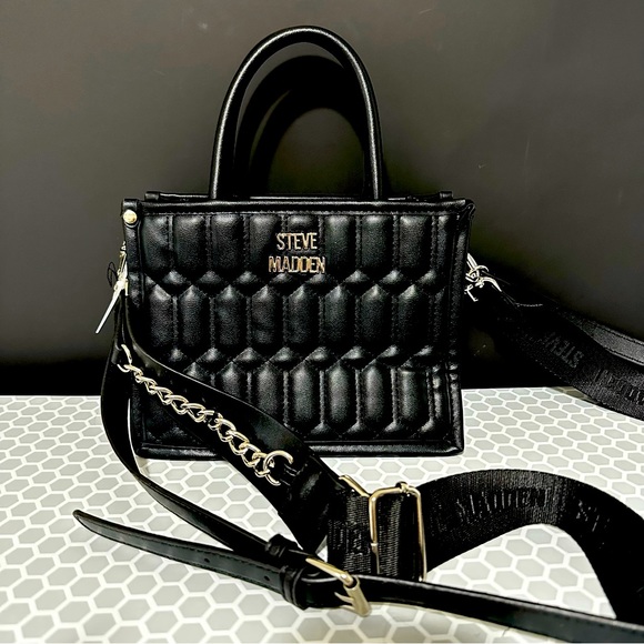 Steve Madden Handbags - Steve Madden Black BNIKO Quilted bag